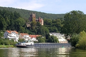 [title] - Der Neckarsteig zählt zu den beliebtesten Wanderwegen der Region und wurde sogar als schönster Wanderweg Deutschlands gekürt. 