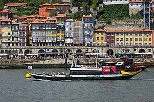 Porto ist ein perfektes Reiseziel für einen Kurzurlaub. Pittoreske Häuser, verwinkelte Gassen, barocke Kirchen, mit bunten Kacheln verzierte Gebäude, die berühmte Brücke Ponte Dom Luis I prägen das Stadtbild.  Aber die Stadt und ihre Umgebung haben noch viel mehr zu bieten.