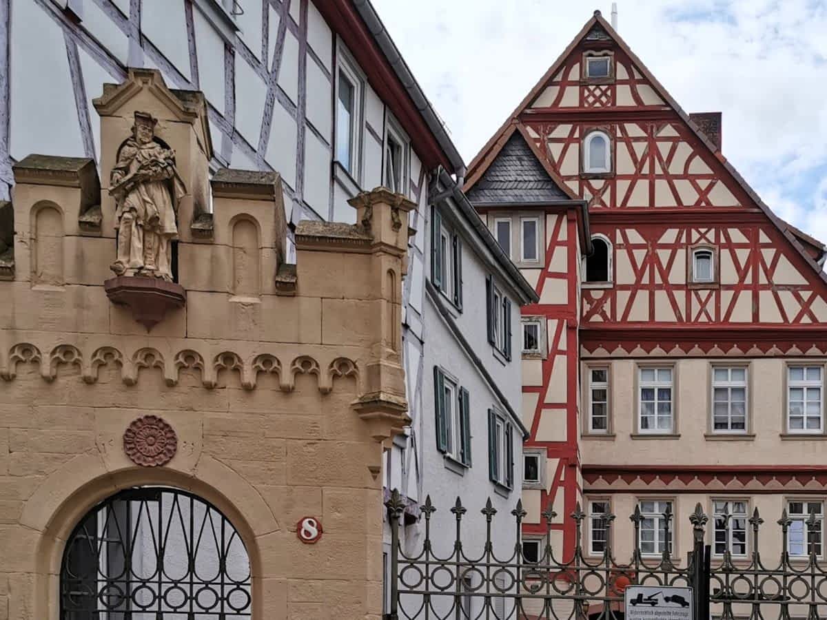 Historisches Steinportal eines Bensheimer Adelshofes