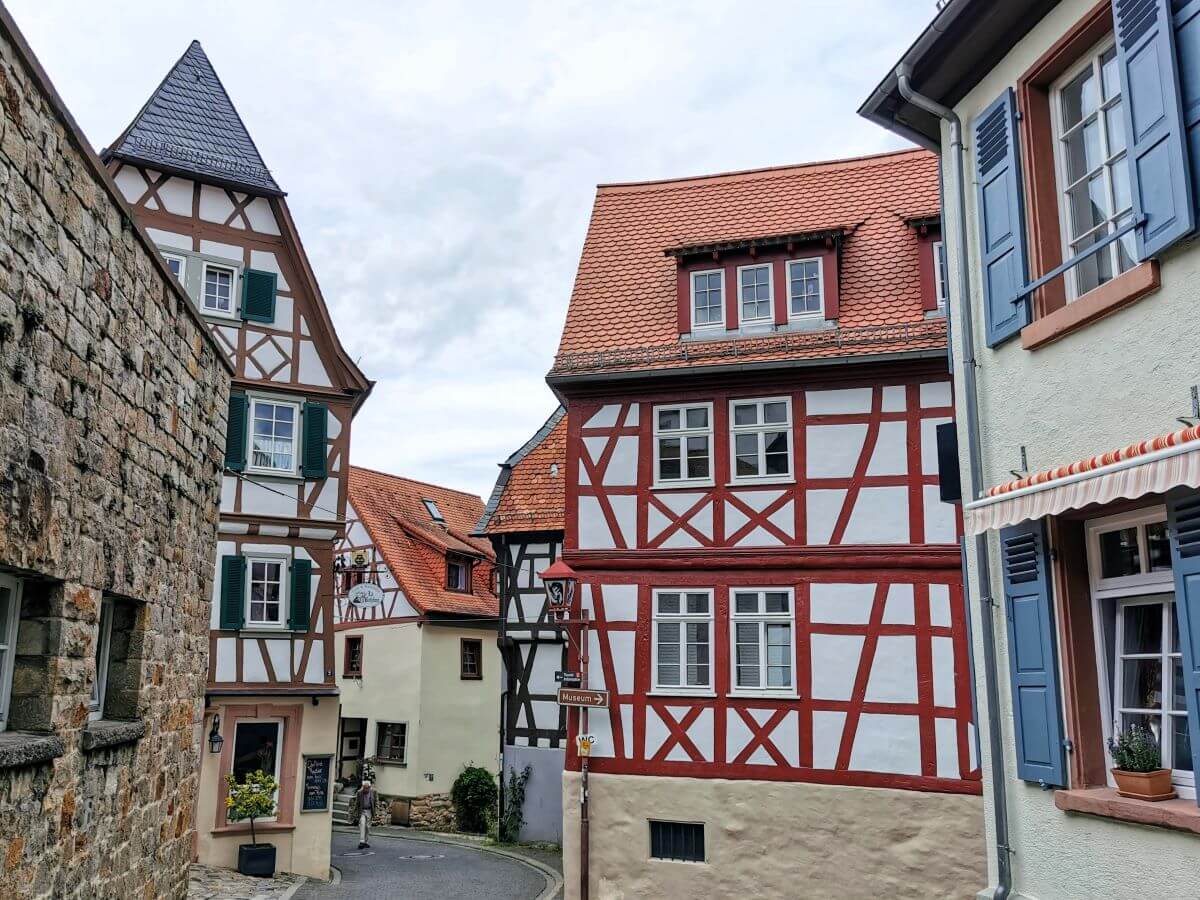 Die Marktstrasse verbindet über das Wormser Tor die Heppenheimer Altstadt mit der Fußgängerzone