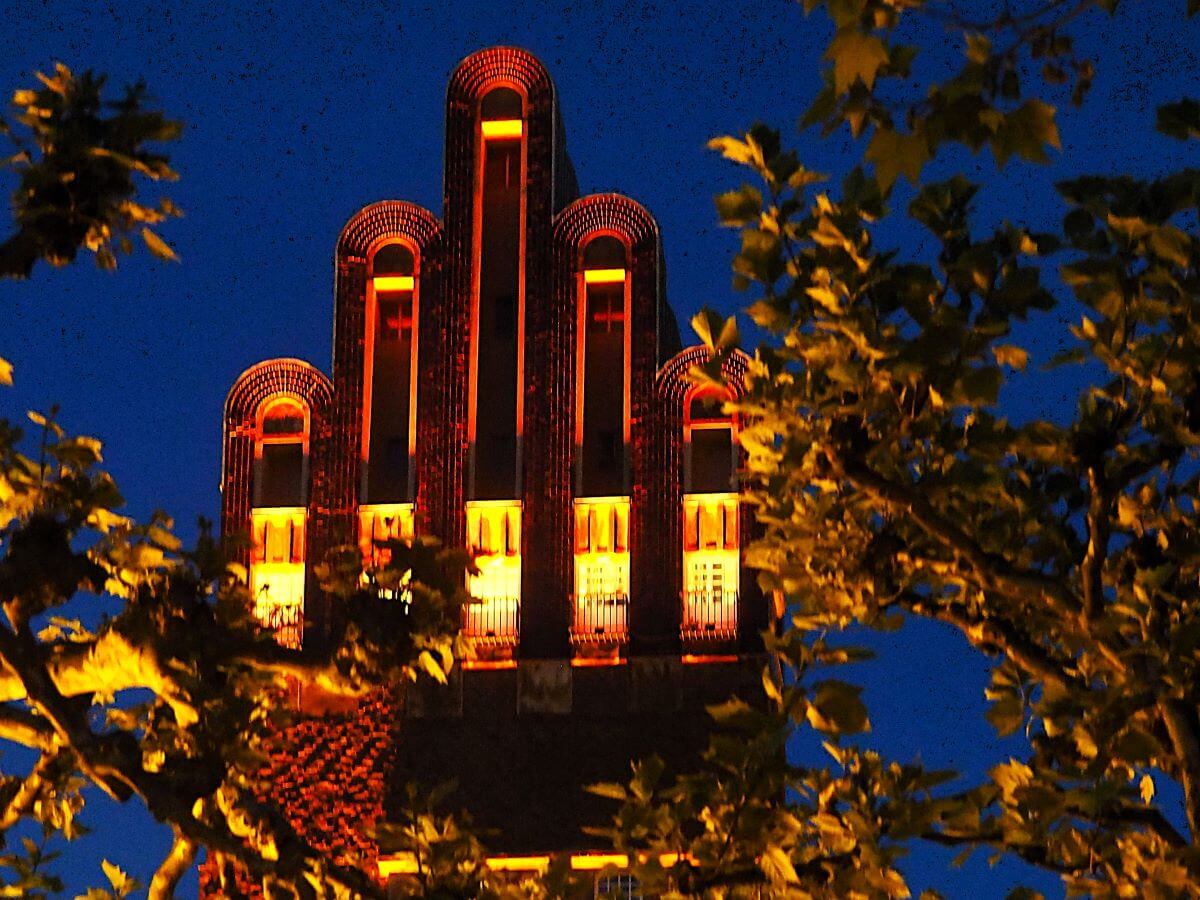 Hochzeitsturm auf der Mathildenhöhe in Darmstadt, Jugendstil-Wahrzeichen der Stadt.