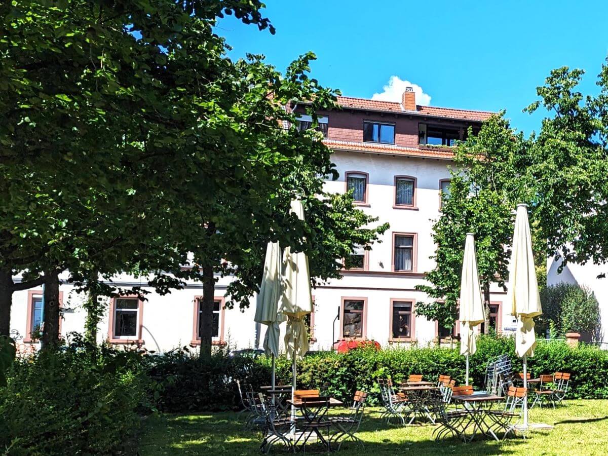 Impressionen aus dem Martinsviertel Darmstadt, mit alten Häusern und urbaner Atmosphäre.