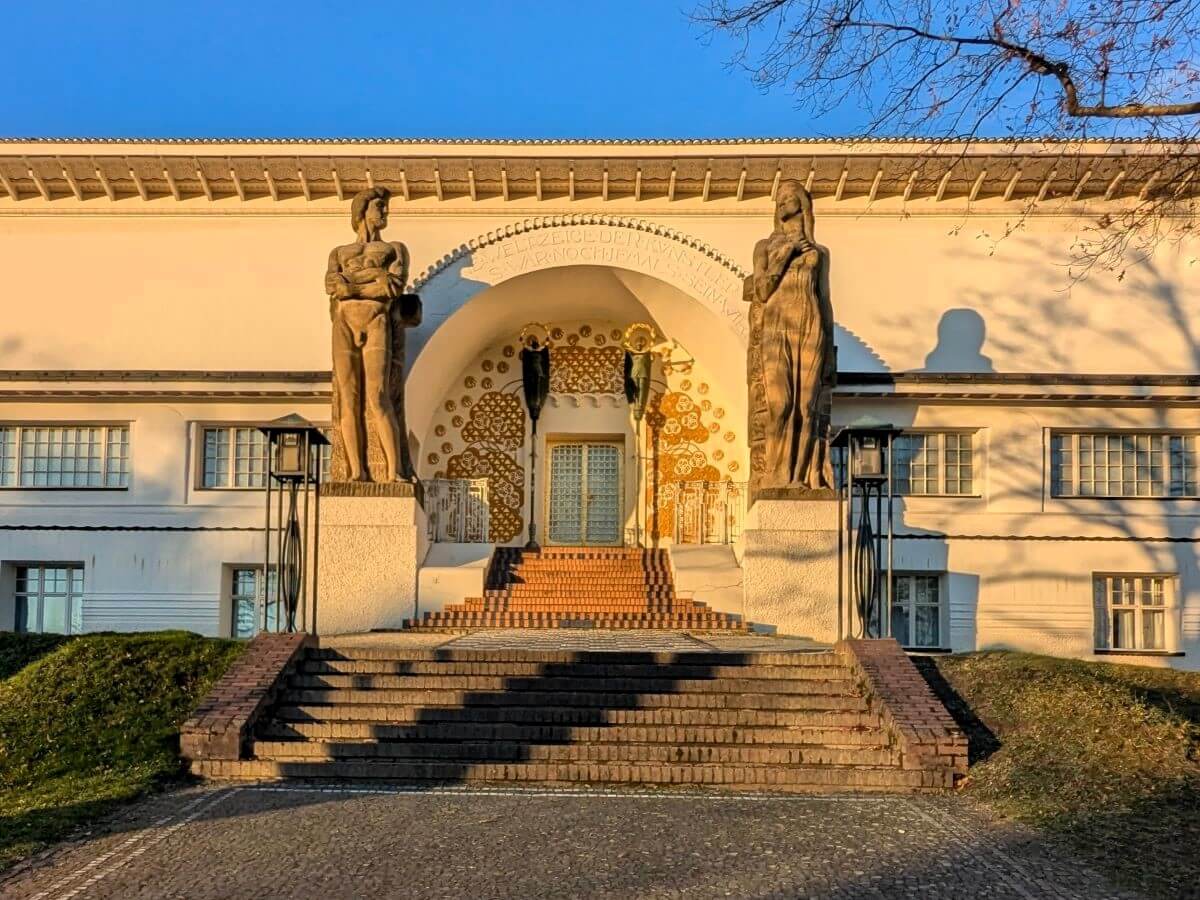 Das Atelierhaus der Künstlerkolonie Mathildenhöhe, einstiger Schaffensort und heutiges Museum.