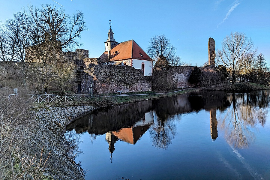 Burg Hayn Dreieichenhain und Burgweiher 