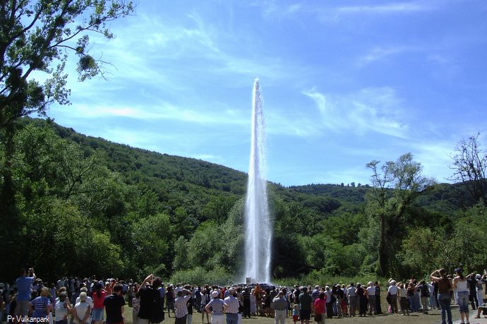 Der Geysir Andernach ist der höchste Kaltwassergeysir der Welt. Der Geysir Andernach ist der höchste Kaltwassergeysir der Welt.
