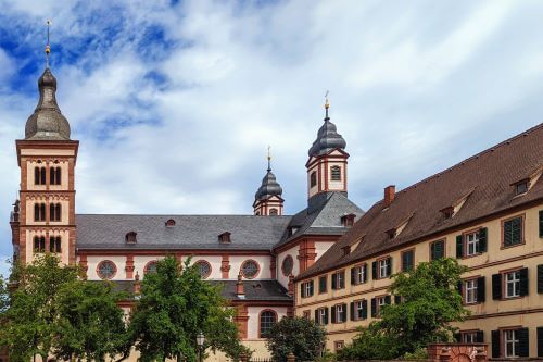 Unser Roadtrip durch den Odenwald führte uns im Sommer nach Amorbach. Wer hätte gedacht, dass dieser Landstrich ein solches Juwel verbirgt?Ein schönes Ziel für einen Tagesausflug.  