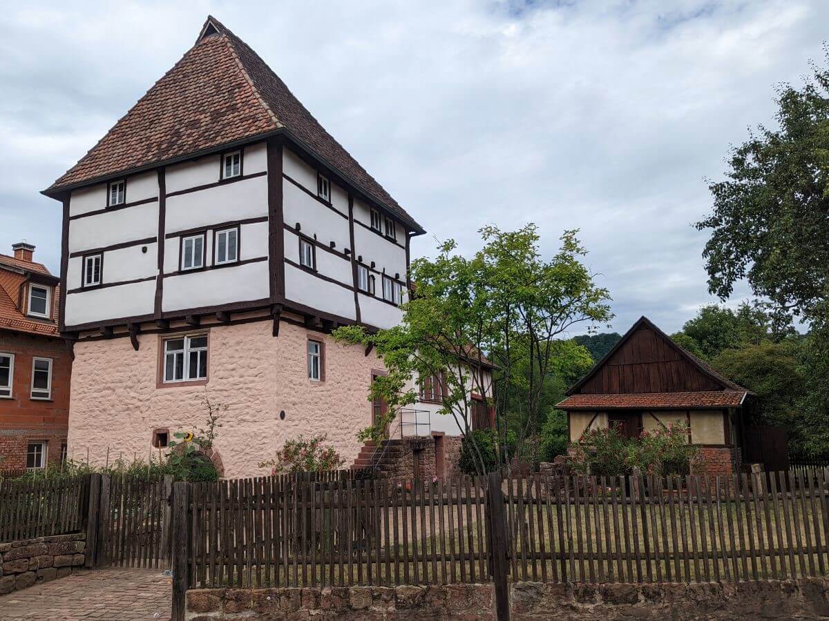 Das mittelalterliche Templerhaus – eines der ältesten und am besten erhaltenen Fachwerkhäuser in Amorbach.