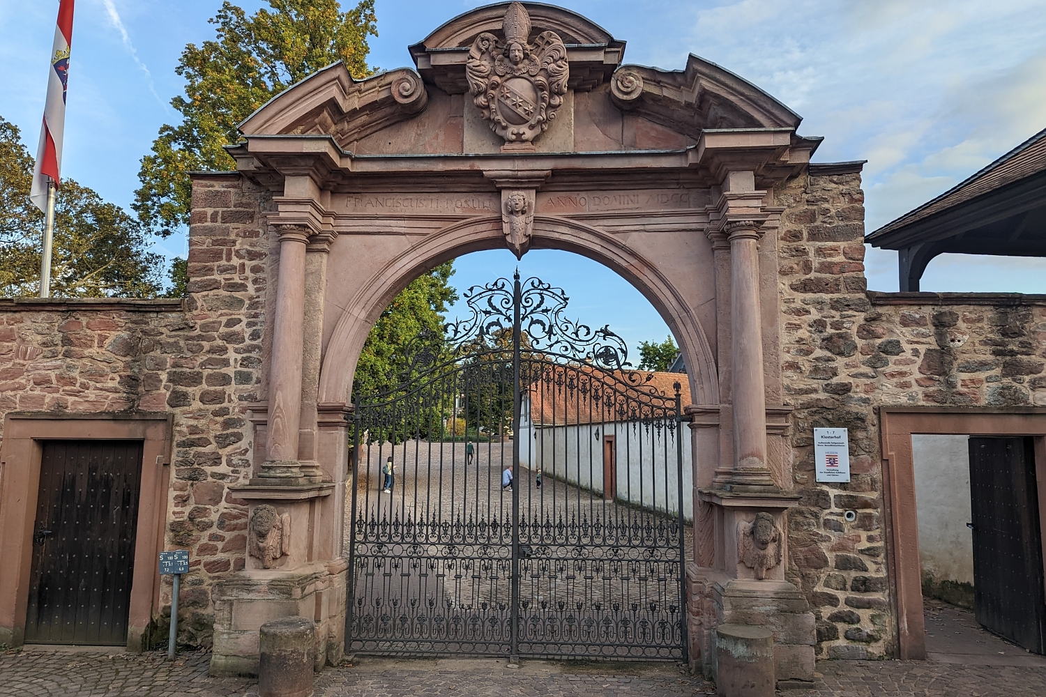 Kloster Seligenstadt Eingangstor