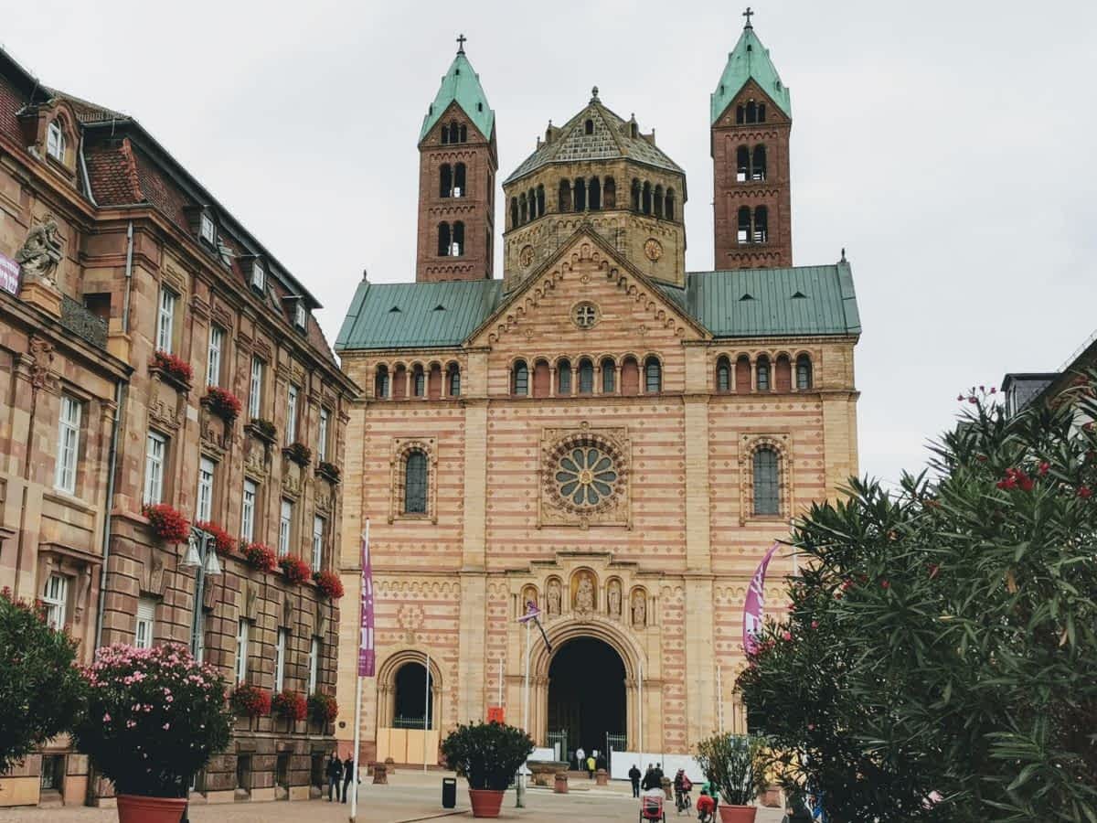 Blick auf den Speyerer Dom von der Mximilianstrasse