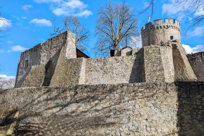 Schloss Alsbach ist eigentlich eine Burgruine a.d. Bergstrasse Schloss Alsbach ist eigentlich eine Burgruine a.d. Bergstrasse