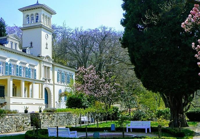 Schloss Heiligenberg - eine Sehenswürdigkeit auf dem Burgensteig bei Seeheim