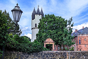 Ein Ausflug nach Steinheim fühlt sich für uns immer ein bisschen wie ein Kurzurlaub an. Die charmante Altstadt ist gespickt mit idyllischen Ecken und historischen Gebäuden, die es zu entdecken gibt. Los geht´s