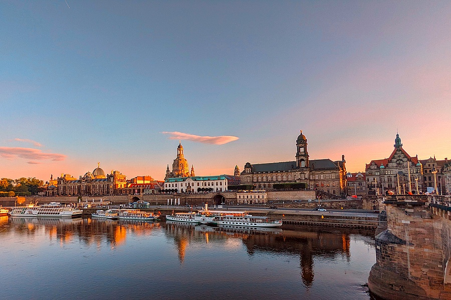 Blick auf Dresden von der anderen Elbseite