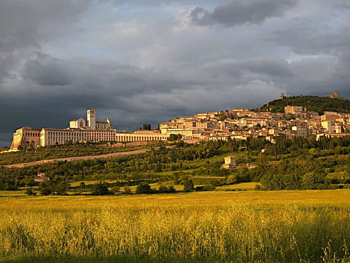 Blick auf Assisi, die Festung und die Altstadt 