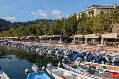 [title] - Der Weg ist das Ziel – das passte bei dieser Reise ganz besonders. Wir machten spontane Abstecher, entdeckten neue Orte und verbrachten eine entspannte Woche am Gardasee. Eine Reise mit vielen schönen Momenten und ganz unterschiedlichen Facetten. <p> ​<strong>Zum Reisebericht</strong>👉