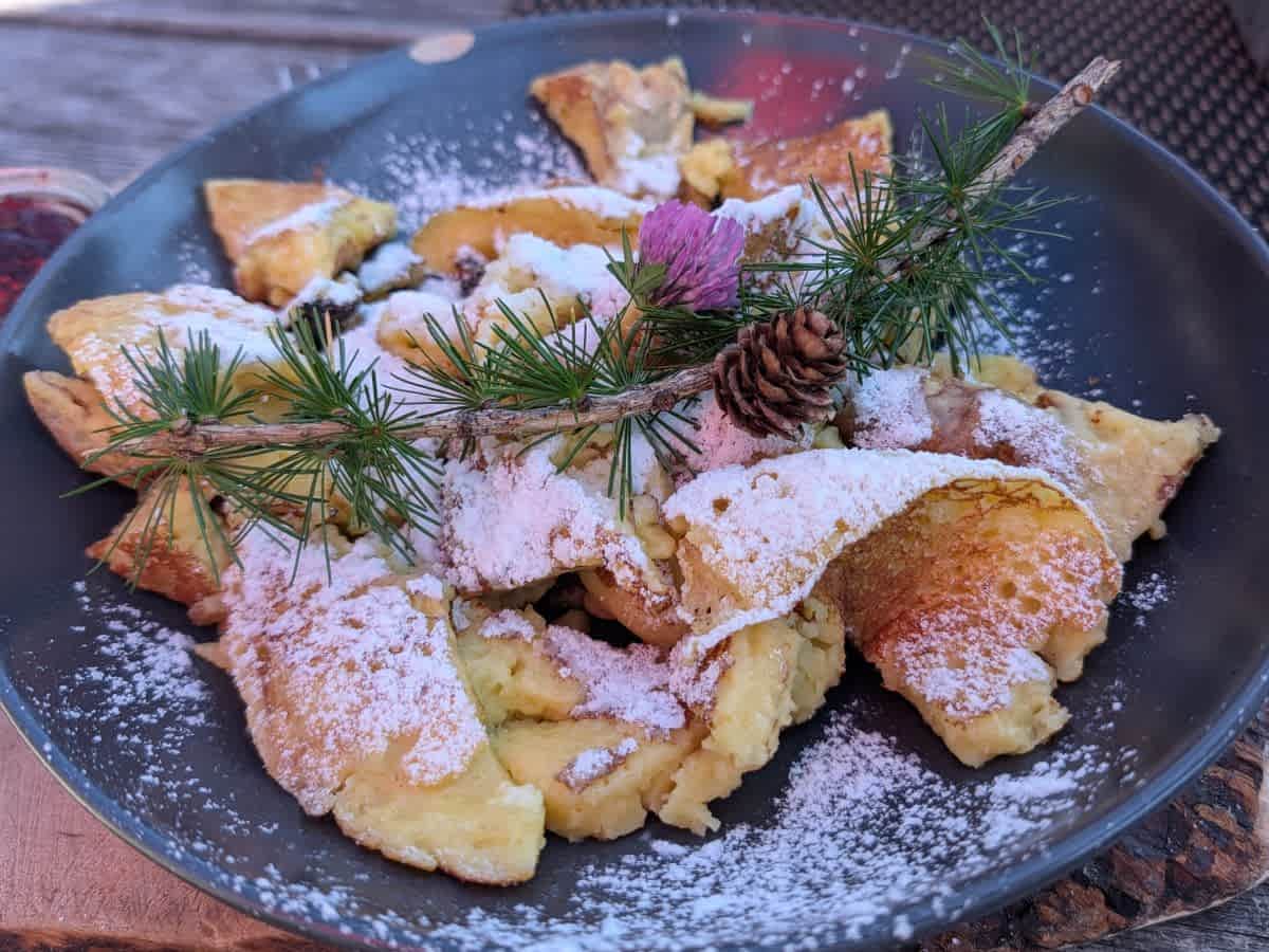 Kaiserschmarrn auf der Freundalm im Ridnauntal in Südtirol