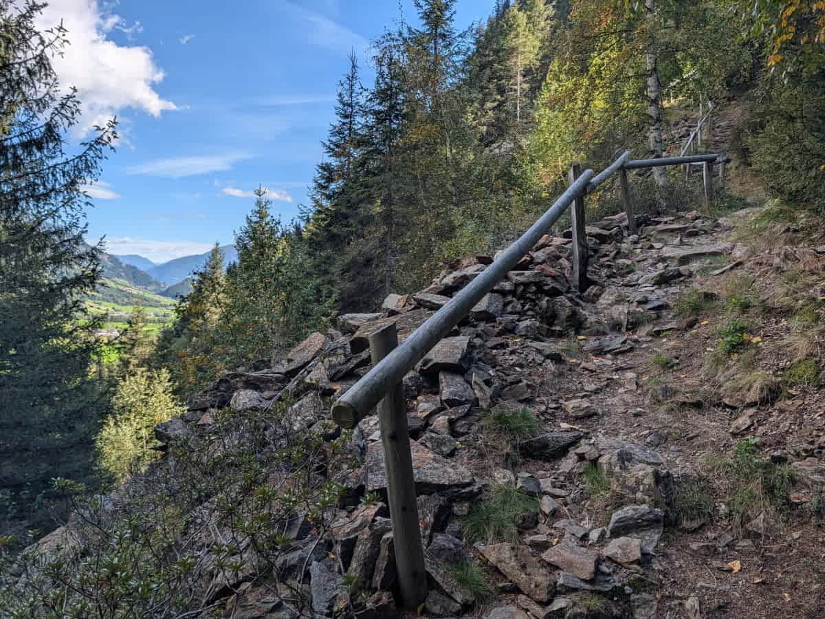 Steiniger Lehrpfad zur Stadlalm im Ridnauntal in Südtirol