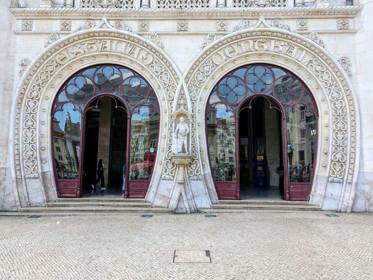 Der Kopfbahnhof Rossio im neomanuelinischen Stil entstand Ende es 19. Jahrhunderts. 