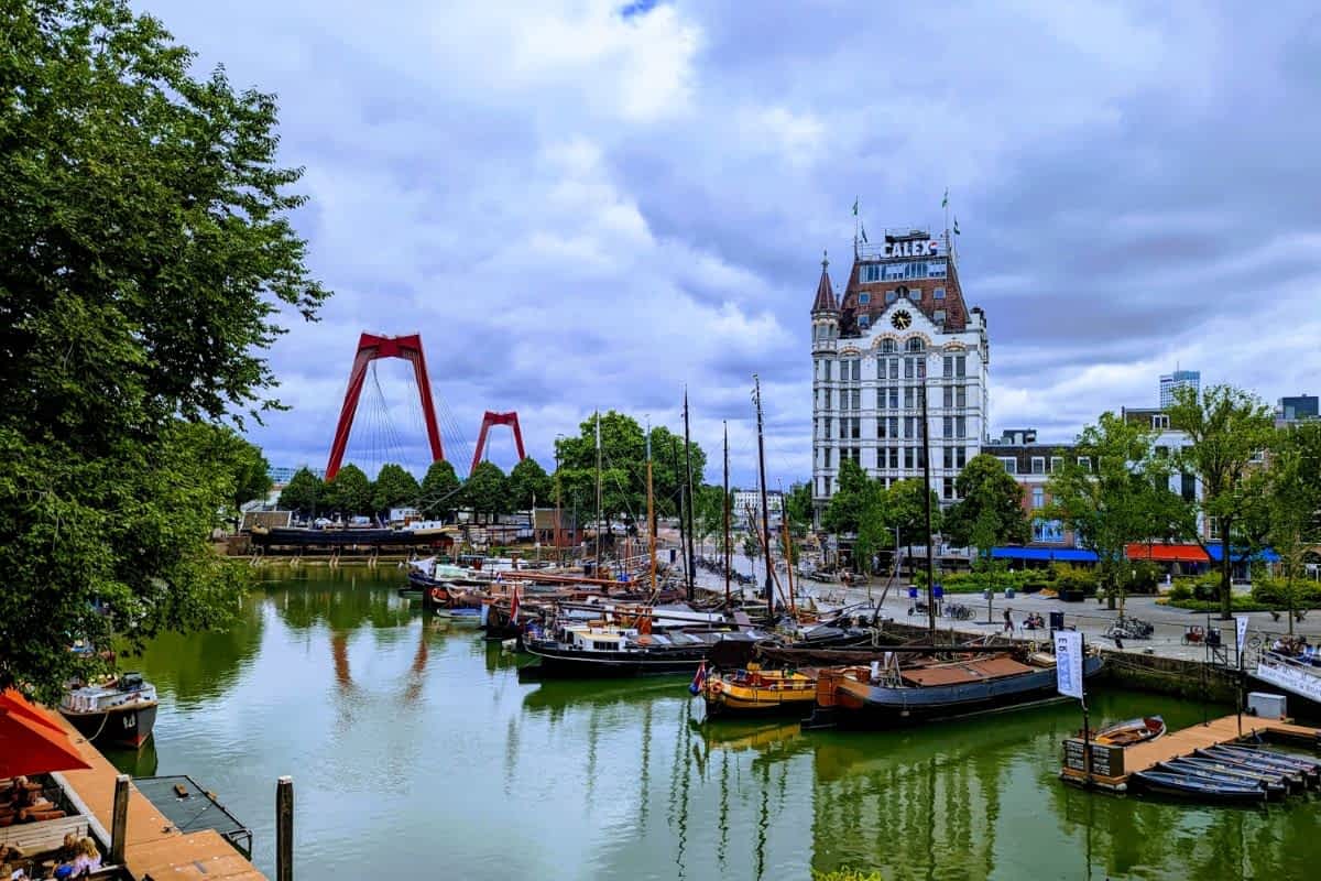 Oude Haven Rotterdam mit historischen Schiffen und Witte Huis