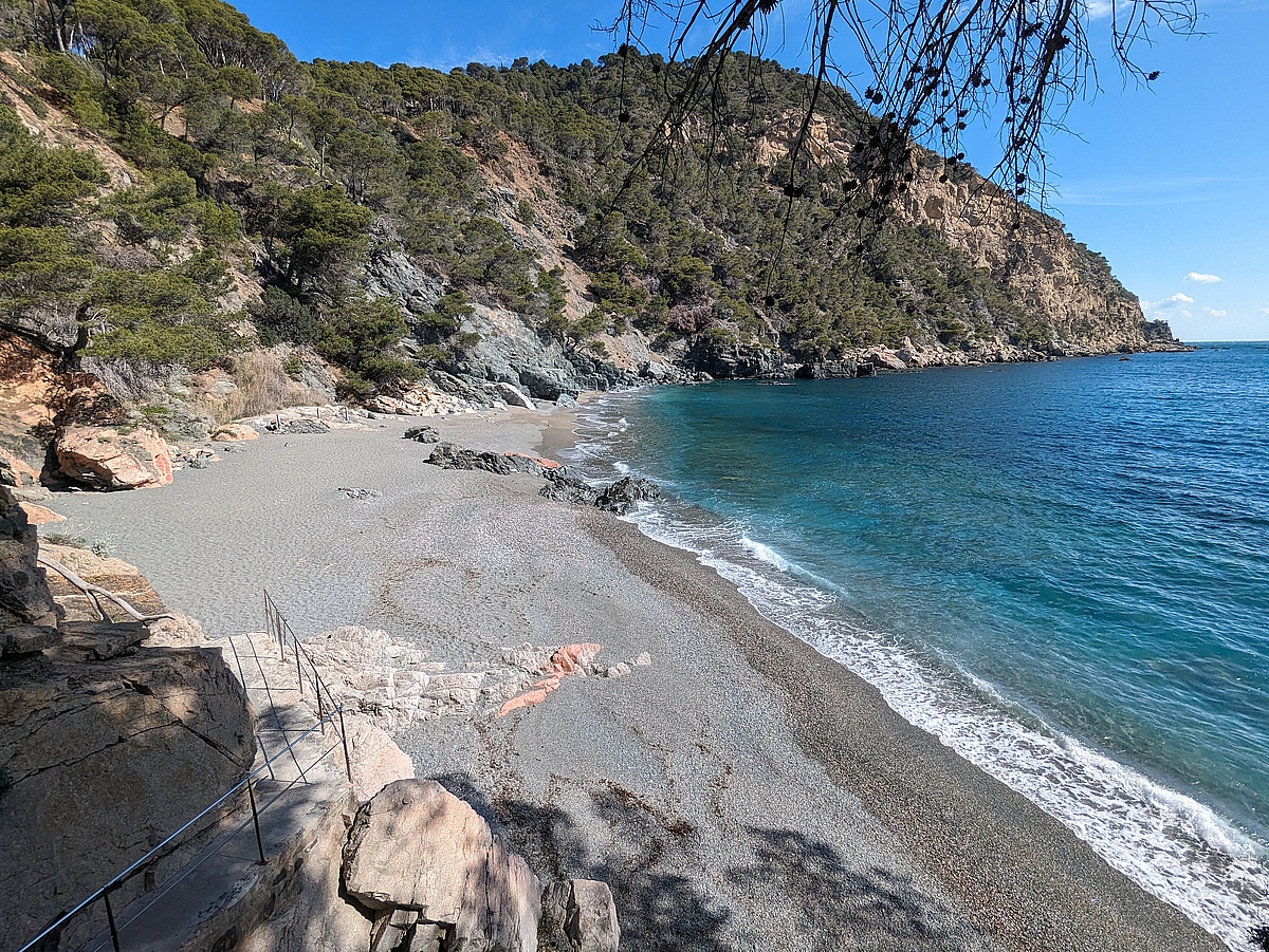 Bucht Platja Fonda bei Fornell