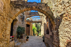 Der mittelalterliche Ort im Hinterland der Costa Brava ist eines der<br />schönsten Dörfer in Katalonien <br />