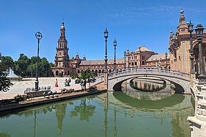 [title] - „Wer Sevilla nicht gesehen hat, hat nichts gesehen“, sagen die Sevillaner. Und tatsächlich ist Sevilla wunderschön und zählte zu den Highlights unserer Spanien-Portugal-Reise.