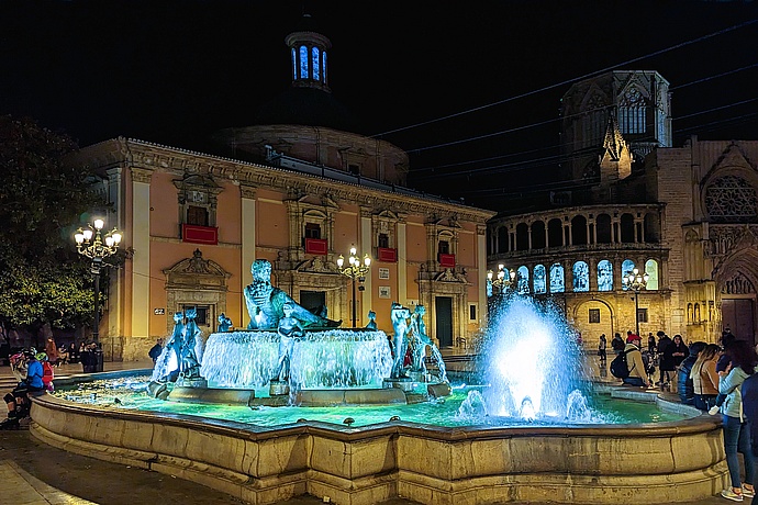 Plaza de la Virgen mit Turia Brunnen