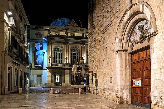 Figueres, Dali Museum, Blick Richtung Haupteingang 