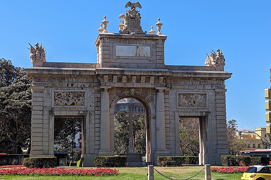 Porta de la Mar eines der bekanntesten Wahrzeichen Valencias  
