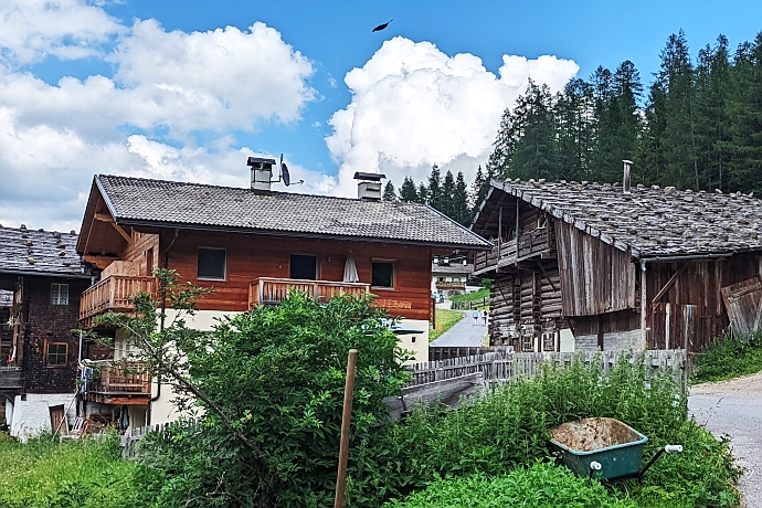 Ultental: SPazierweg vom Besucherzentrum Richtung Urlärchen