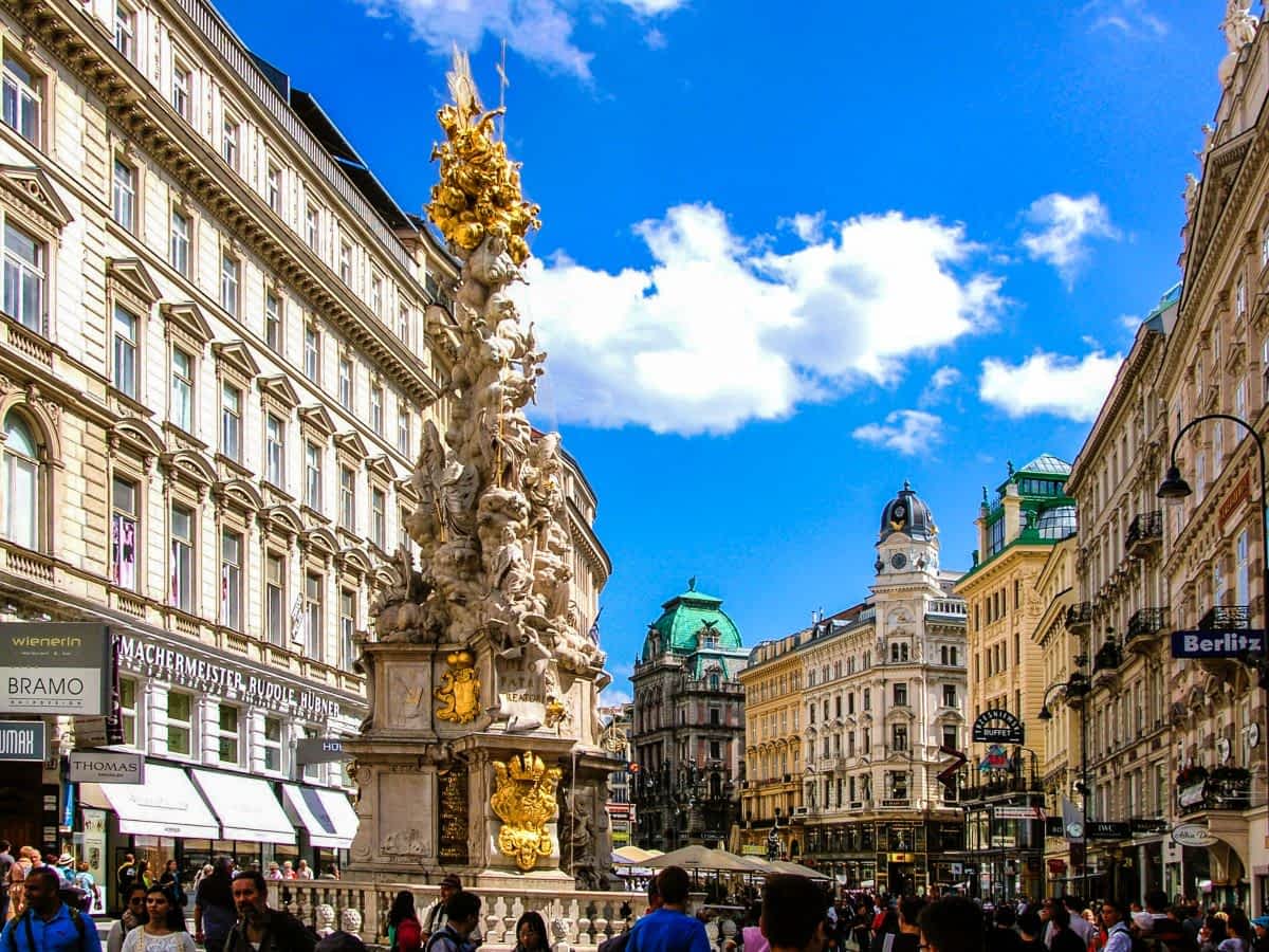 Wiener Innenstadt am Graben mit der barocken Pestsäule