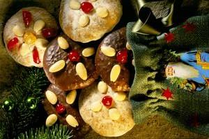 [title] - Sie gehören zu den Klassikern der Weihnachtsbäckerei. Zimt, Nelken und Muskat geben Lebkuchen ihren unverwechselbaren Geschmack. Hier ein Rezept zum Nachbacken für Zuhause 